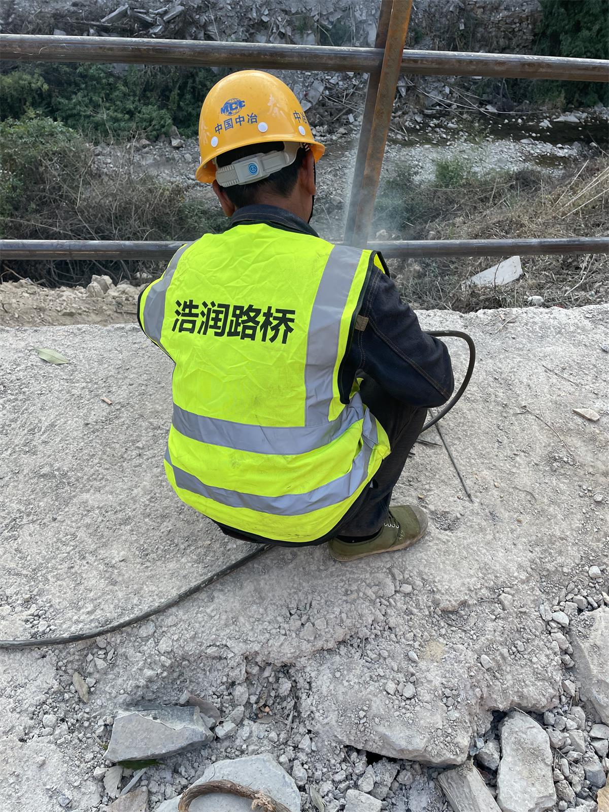 湖南浩潤路橋機械有限公司,郴州公路鋼橋設計制造加工,郴州鋼管樁橋梁設計制造加工